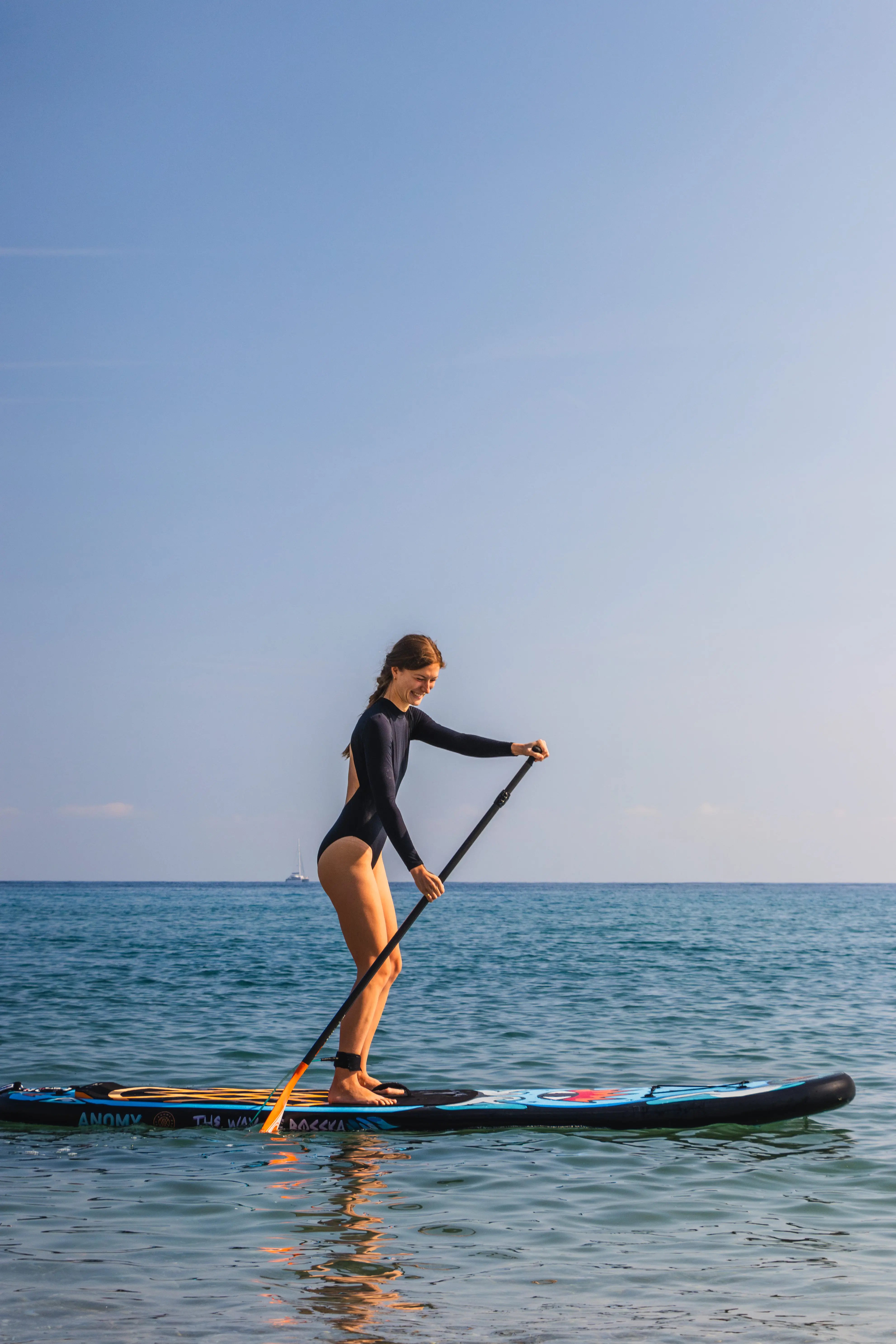 Chica practicando Paddle Surf